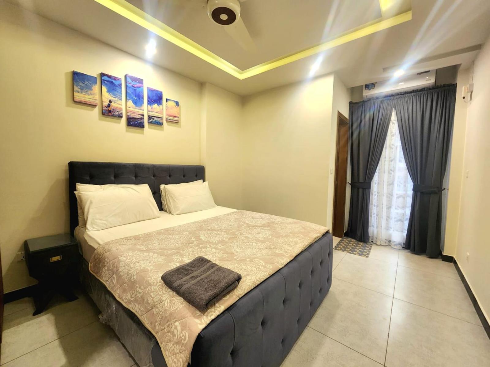 Luxurious Landing Apartments & Suites Bahria Town Rawalpindi Oda fotoğraf