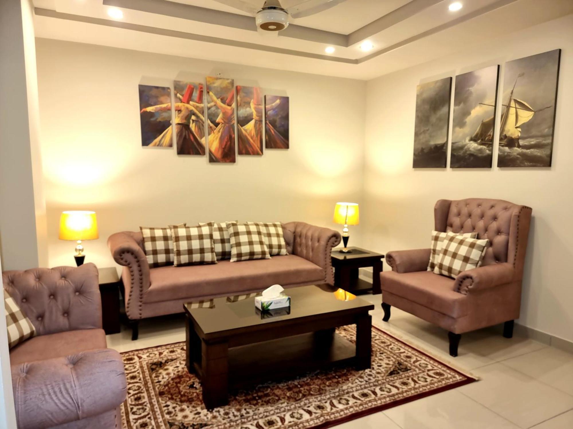 Luxurious Landing Apartments & Suites Bahria Town Rawalpindi Oda fotoğraf