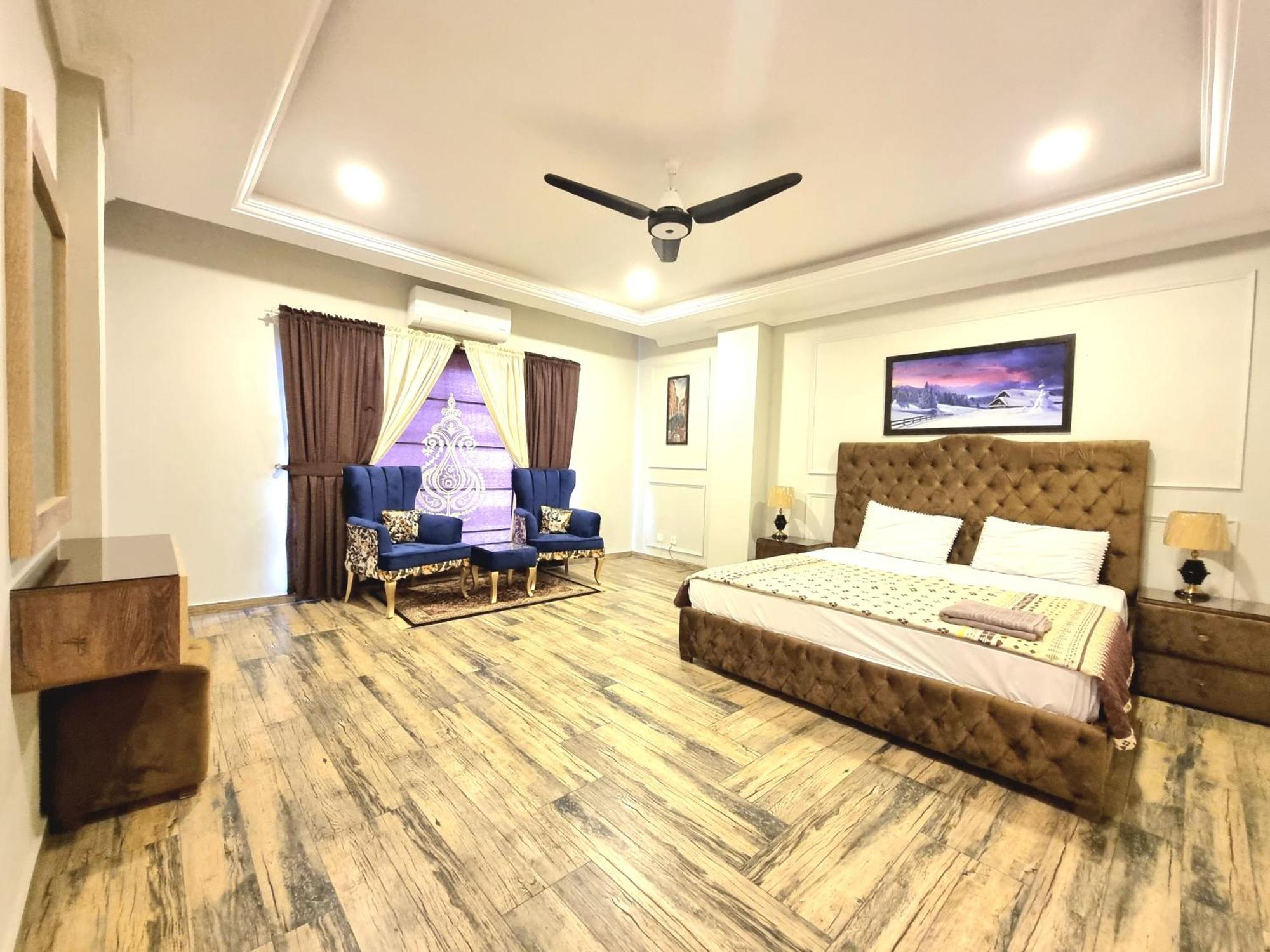 Luxurious Landing Apartments & Suites Bahria Town Rawalpindi Oda fotoğraf