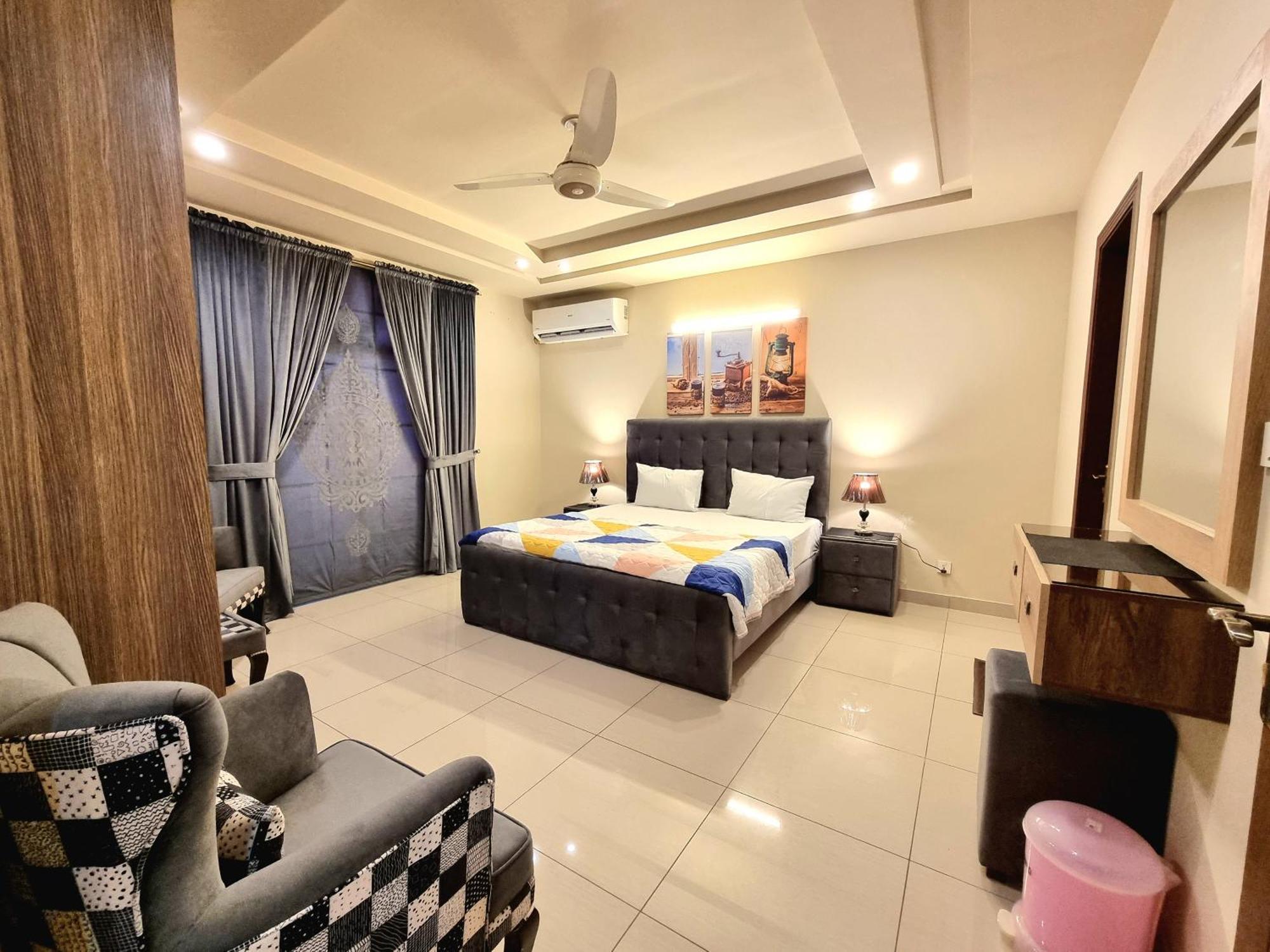 Luxurious Landing Apartments & Suites Bahria Town Rawalpindi Oda fotoğraf